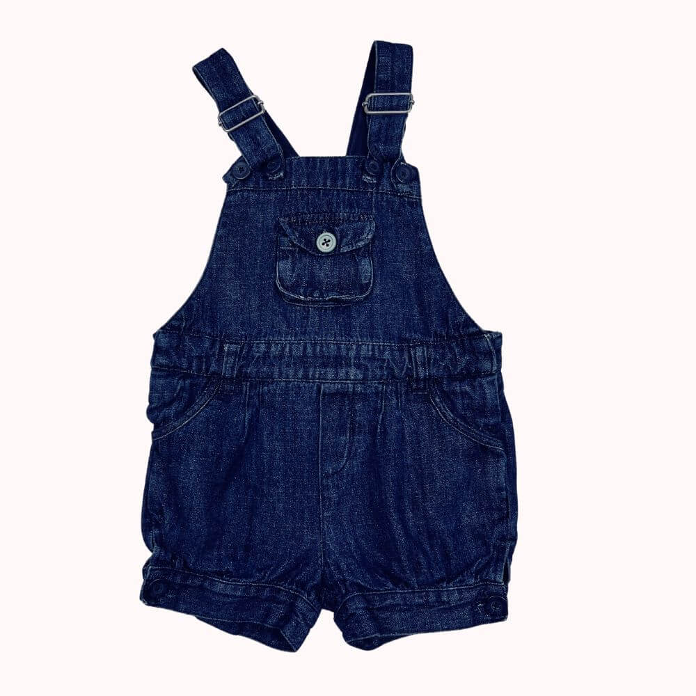 Combi-short en jean bleu foncé pour bébé, 12/18 mois, avec bretelles réglables et poche sur le devant, marque Vertbaudet.