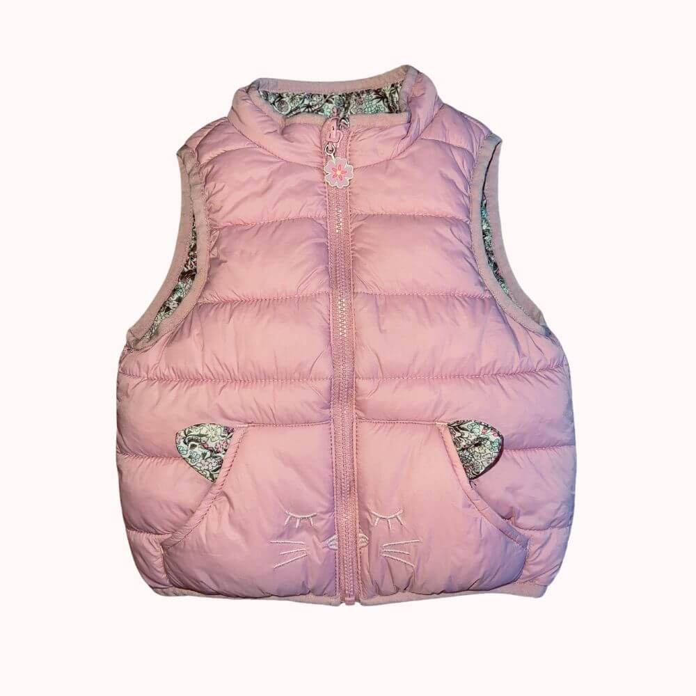 Doudoune sans manches rose pour bébé fille, motif chat avec oreilles sur poches, marque Sergent Major, taille 12 mois.