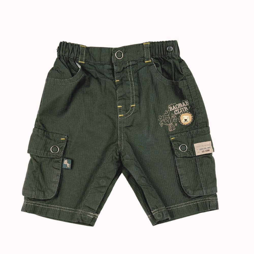Bermuda kaki bébé Sergent Major, 9 mois, avec poches et broderies sur le thème de l’aventure.