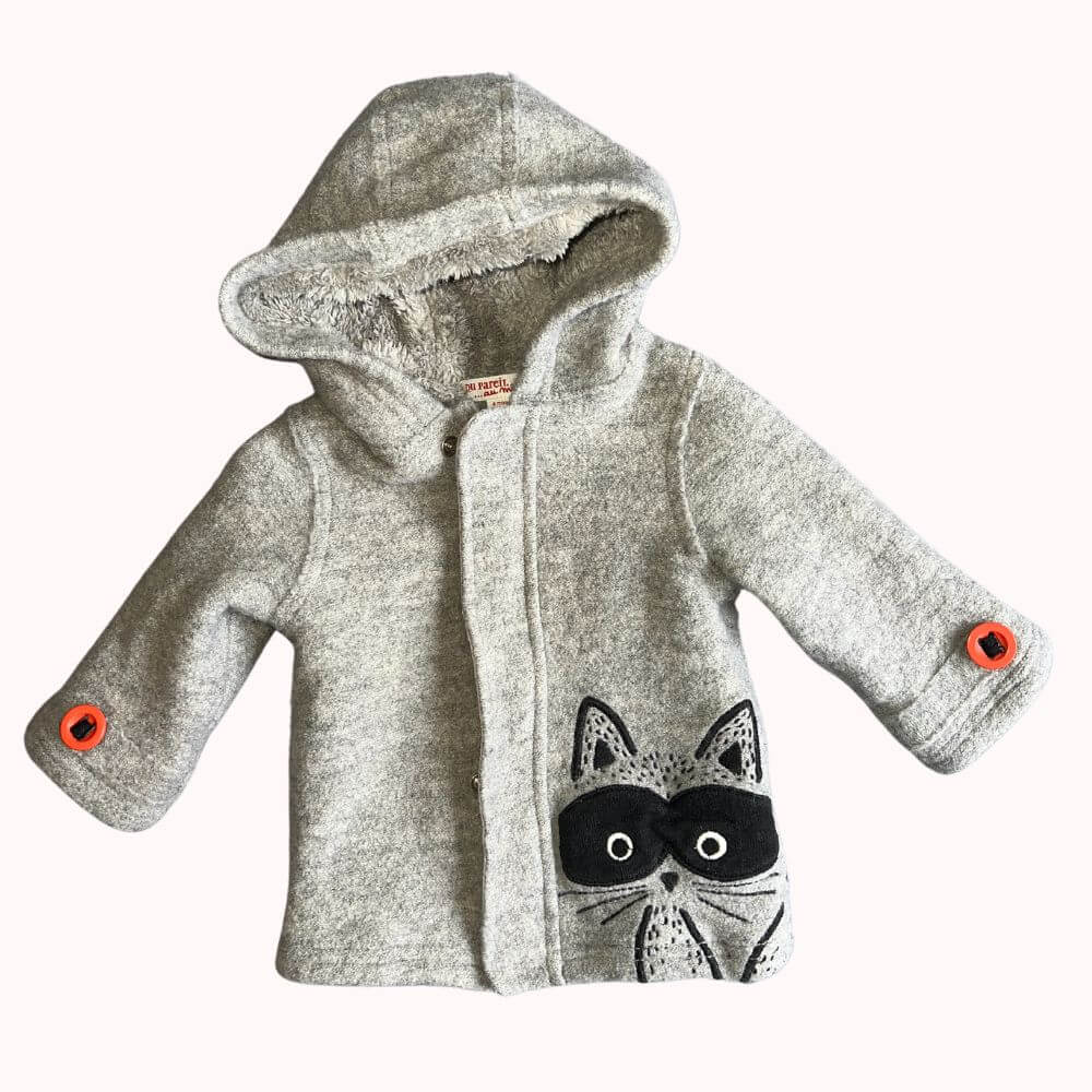 manteau gris en laine doublé moumoute avec capuche et motif raton laveur, marque DPAM, taille 6 mois.