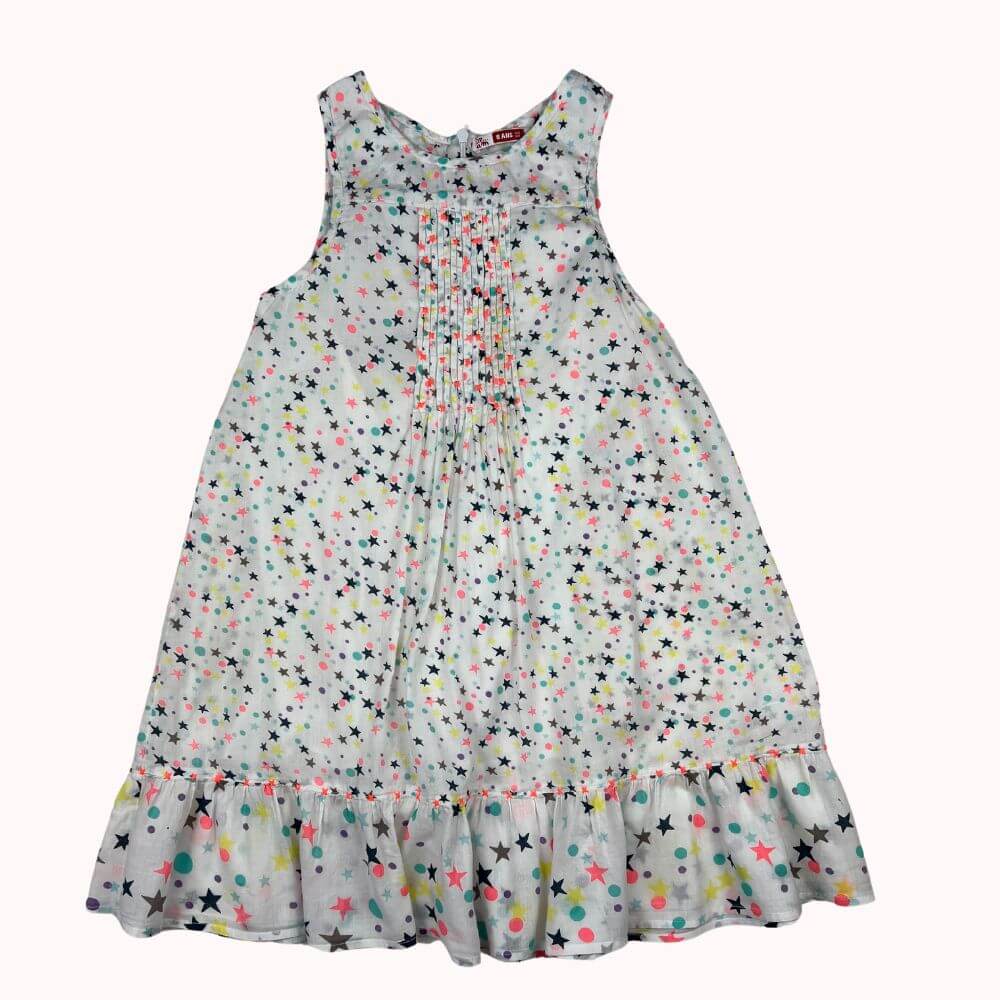 Robe blanche à motifs étoiles multicolores avec volants et plis, marque DPAM, taille 8 ans.