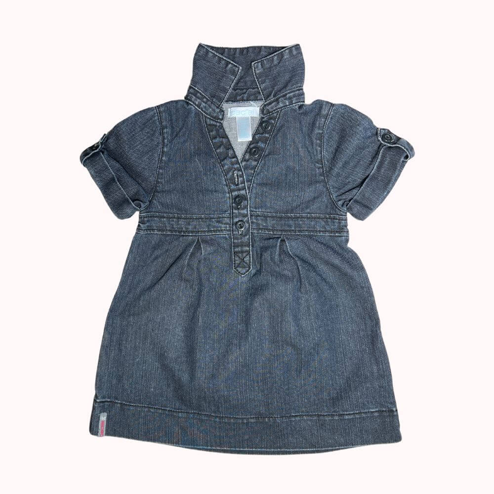Robe en jean gris pour bébé, taille 6 mois, avec col montant boutonné et manches courtes retroussables.