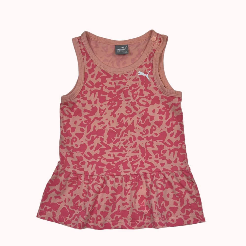 Robe rose Puma 12/18 mois, sans manches, imprimé graphique avec volant à la base et boutons pression à l’épaule.