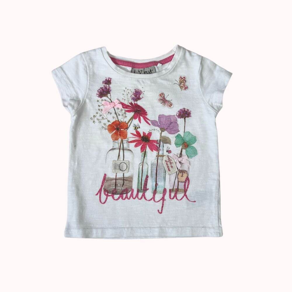 T-shirt blanc Next en 3-6 mois avec motifs floraux colorés, papillons et inscription "beautiful".