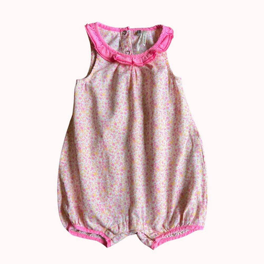 Barboteuse bébé fille Orchestra, imprimé fleuri rose et jaune, col à volants rose fluo, taille 6 mois.