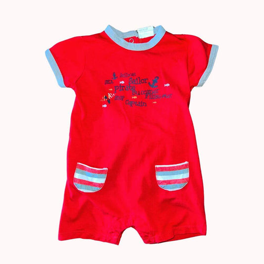 Barboteuse rouge bébé garçon 6 mois à motif marin avec poches rayées.
