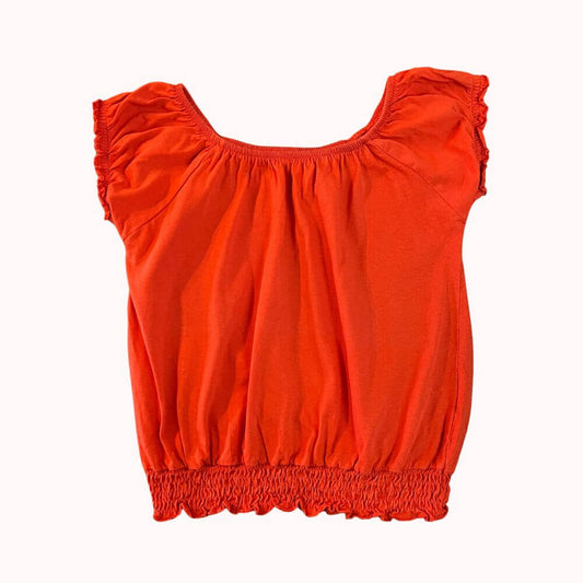 Blouse fille 10 ans rouge orangé à manches courtes volantées, encolure et taille smockées.