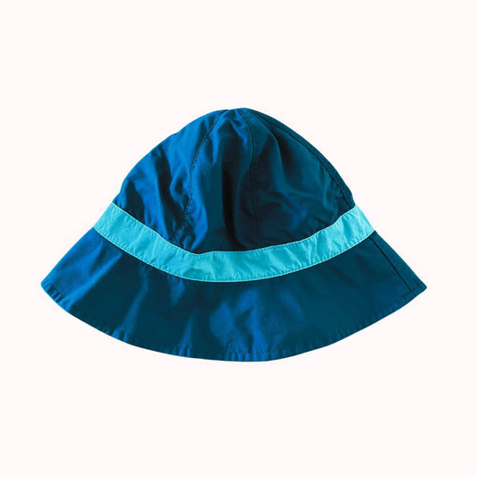  Bob enfant bleu marine et turquoise, protection solaire UPF 50+, avec liens à nouer, marque NABAIJI, taille 3-4 ans.