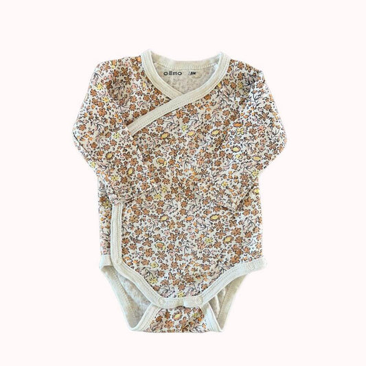 Body bébé cache-cœur à manches longues, imprimé fleuri automnal, marque GÉMO, taille 6 mois.