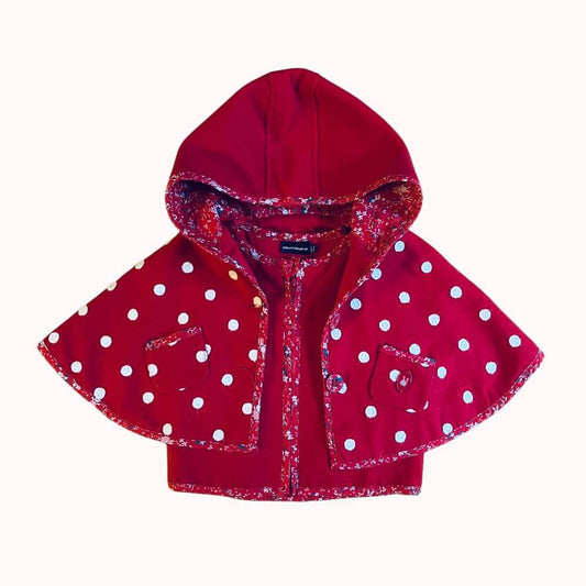  cape rouge à pois blancs avec capuche doublée et poches, marque Sergent Major, taille 3/6 mois.