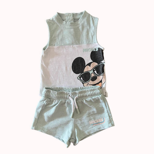 Ensemble bébé 6 mois Disney Mickey vert d’eau avec débardeur et short assorti.