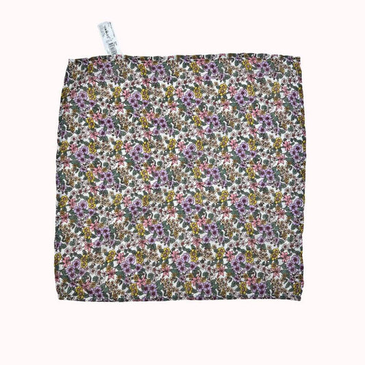 Foulard carré pour enfant, imprimé fleuri multicolore avec fils pailletés, tissu léger et fluide.