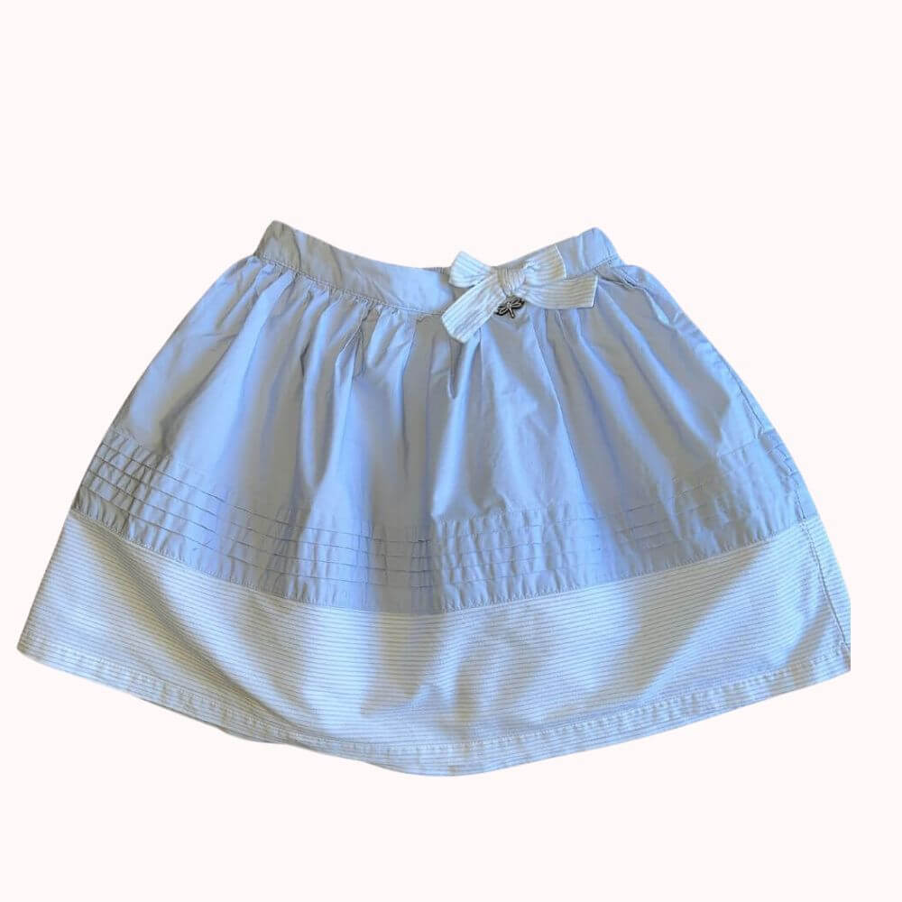 Jupe d’été Sergent Major, taille 6 ans, en coton blanc avec détails plissés et nœud décoratif à la taille.