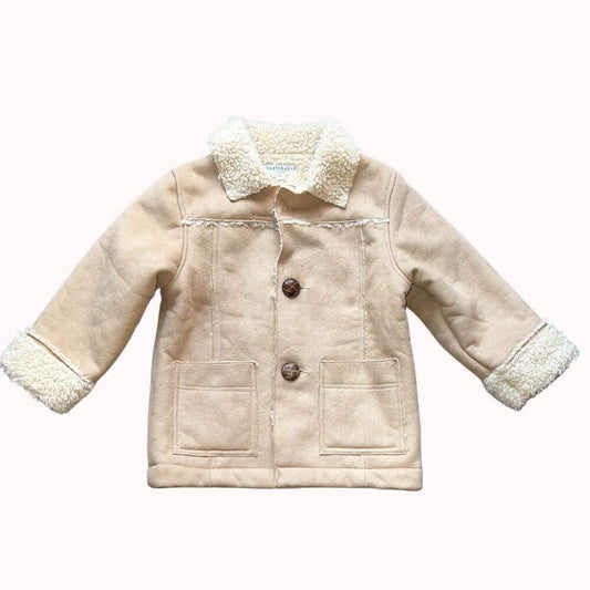 Manteau imitation daim beige doublé fausse fourrure moutonnée pour bébé 3 ans de la marque Vertbaudet.