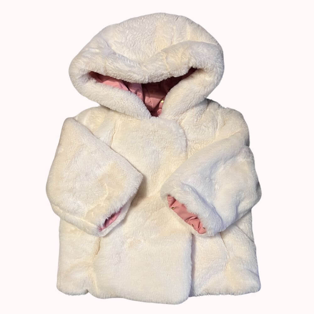 : manteau bébé réversible DPAM rose à motifs cœurs et blanc fourrure, taille 6 mois.