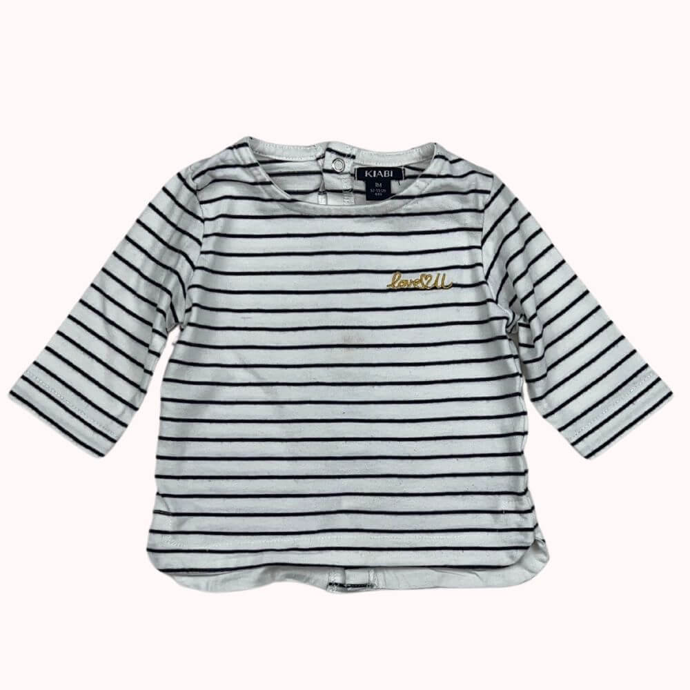  Marinière rayée blanc et noir pour bébé 1 mois, marque Kiabi, avec broderie "Love" dorée et manches longues.