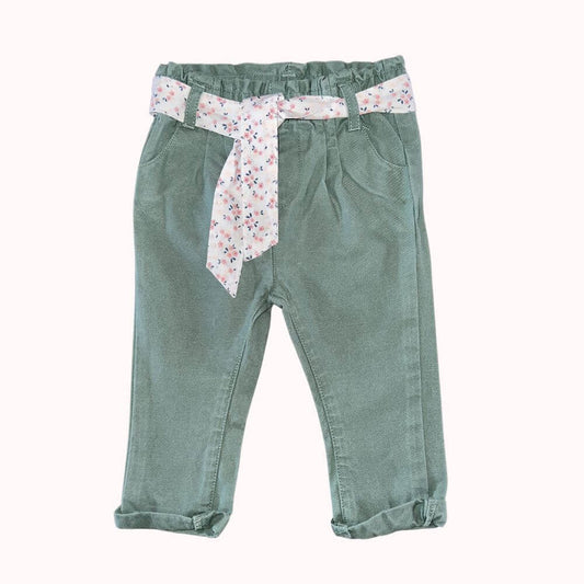 Pantalon bébé en toile kaki, ceinture fleurie intégrée, coupe droite, marque Mots d’Enfants, taille 9 mois.