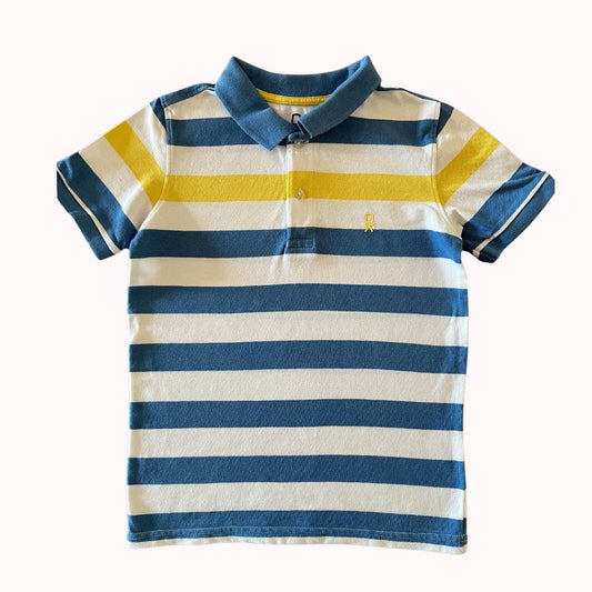Texte alternatif : Polo à manches courtes Okaïdi, rayé bleu, blanc et jaune, taille 10 ans, col boutonné et petit logo brodé.