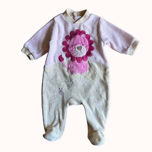 Pyjama bébé naissance en éponge rose et écru avec motif lion, pyjama avec pieds, vêtement bébé de seconde main.