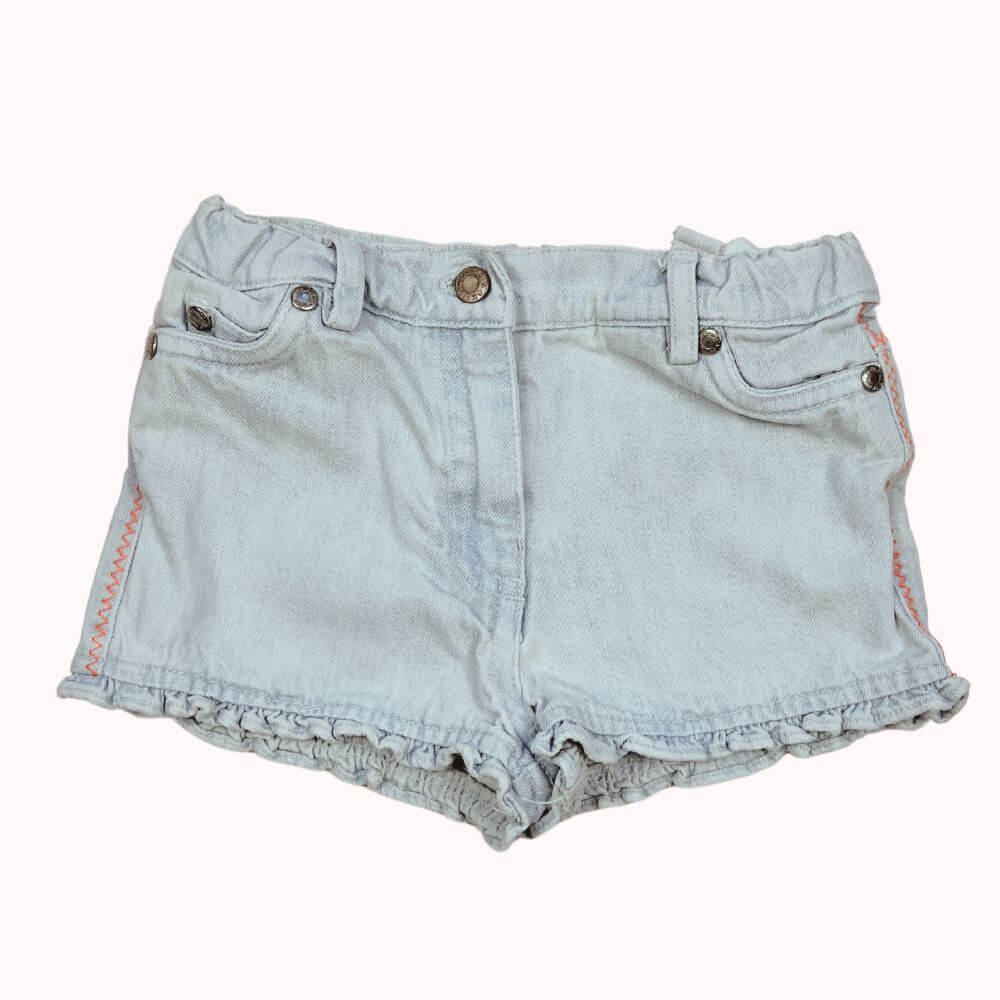  Short en jean clair pour enfant, 3 ans, avec volants et surpiqûres contrastées, marque Okaïdi.