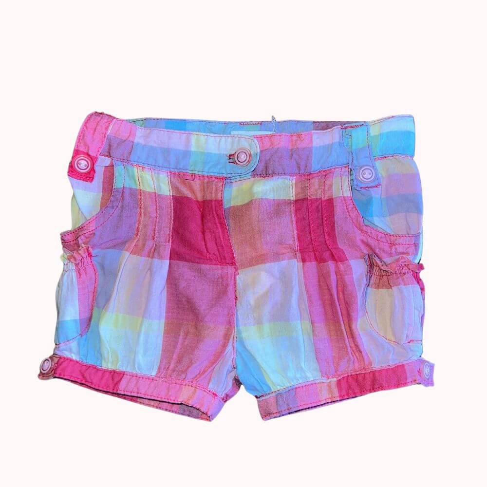 Short Obaïbi, taille 12 mois, à carreaux multicolores, taille ajustable avec boutons et détails froncés sur les côtés.