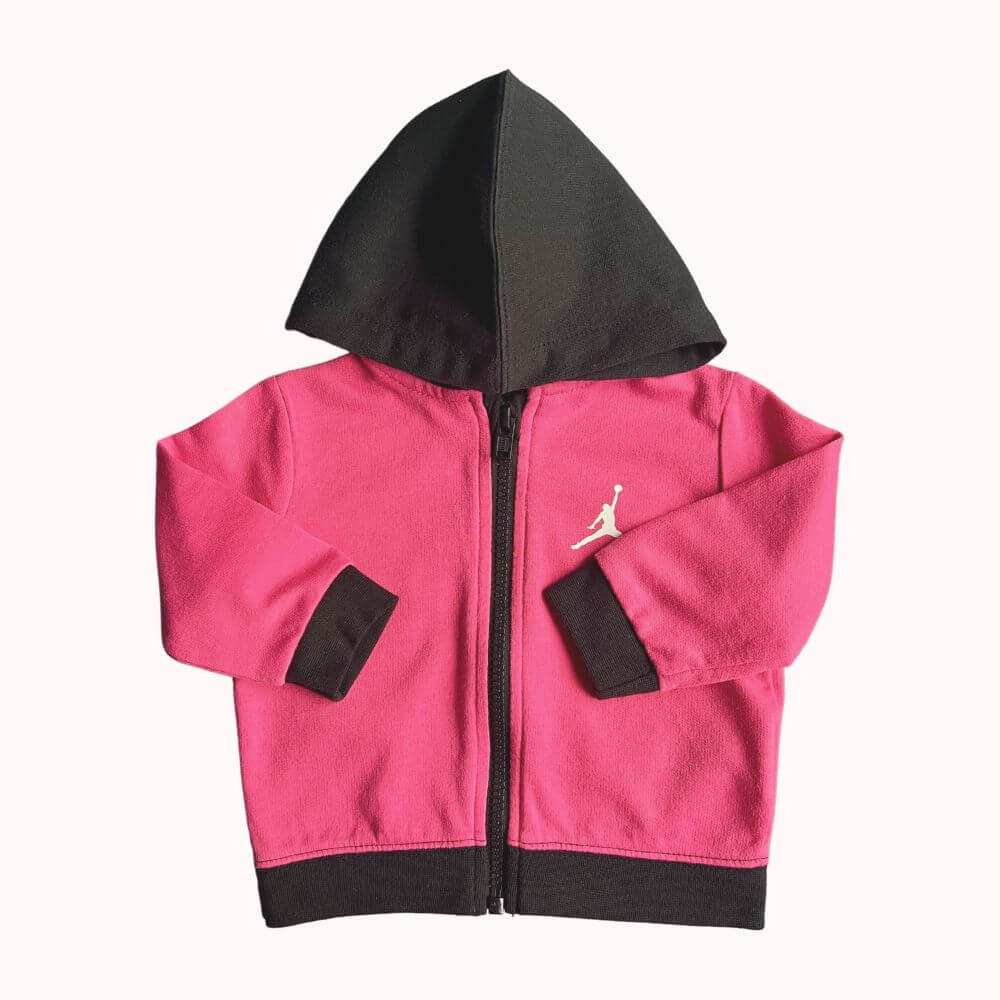 Sweat à capuche Jordan rose et noir pour bébé 6 mois avec fermeture zippée et logo brodé.