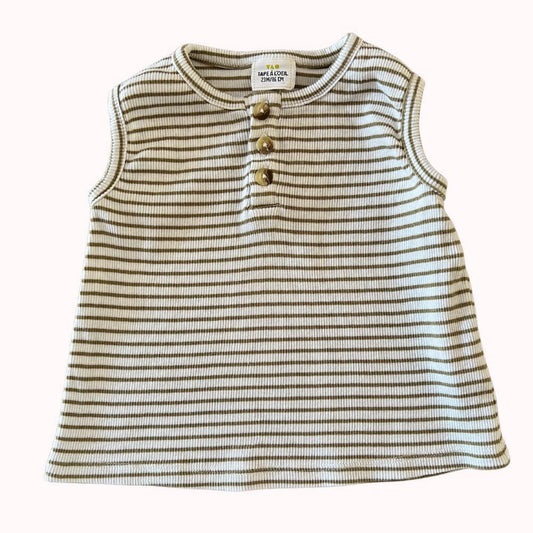 T-shirt bébé côtelé sans manches à rayures beiges et blanches, avec trois boutons en bois à l'encolure, taille 23 mois, marque Tape à l’œil.