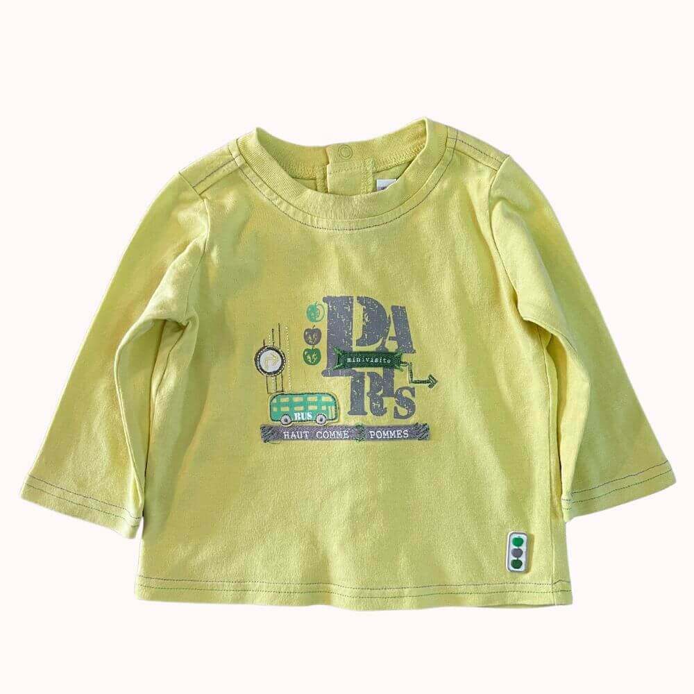  T-shirt jaune pastel à manches longues Sergent Major, 9 mois, avec imprimé graphique et fermeture pressionnée au dos.