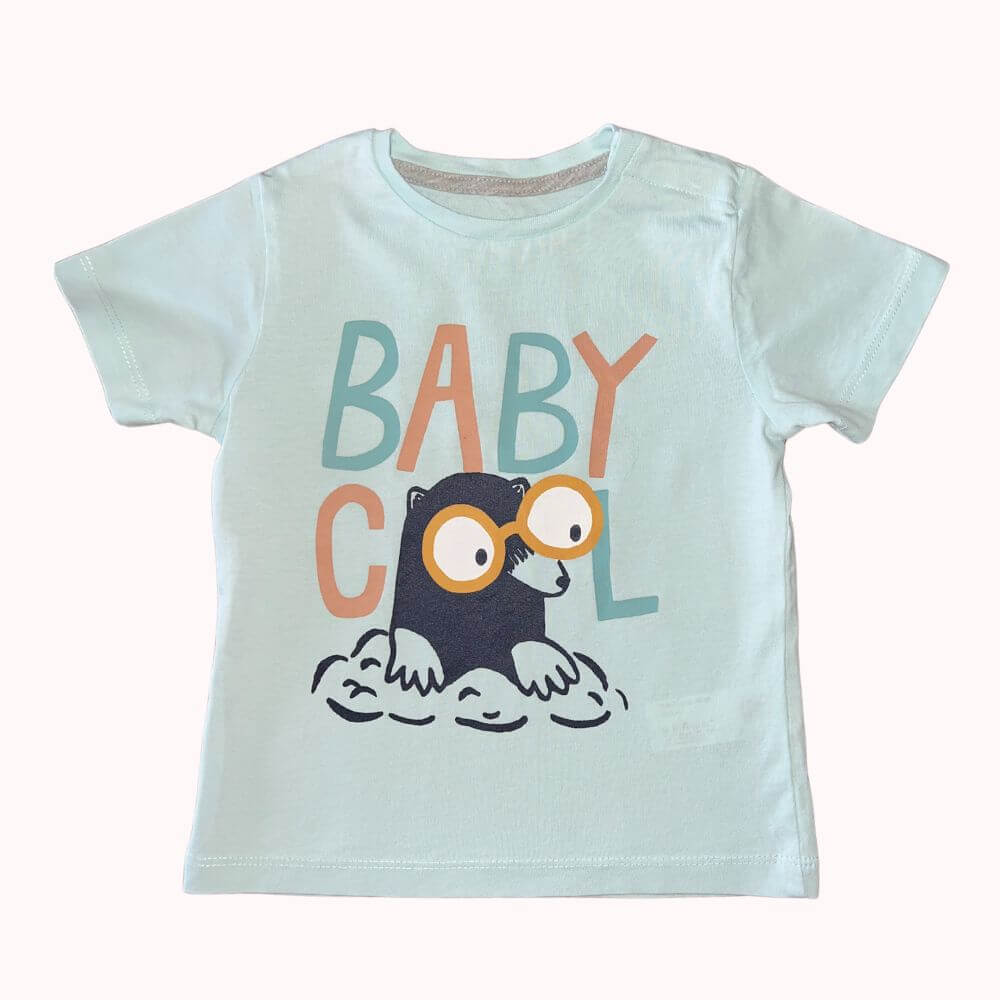 T-shirt bébé vert pastel Bout’chou, 24 mois, avec motif "BABY COOL" et dessin d’un ours aux lunettes orange, ouverture pressionnée à l’épaule.