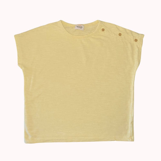 Tee-shirt jaune pâle à manches courtes, en coton léger, avec boutons en bois sur l’épaule, marque Tape à l'œil, taille 4 ans.