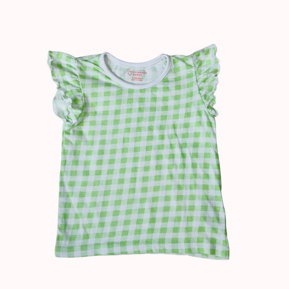  T-shirt Primark à carreaux vichy vert et blanc, manches volantées, en taille 12-18 mois.